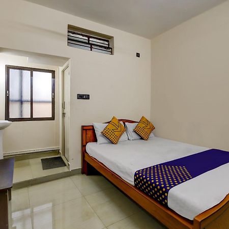 Spot On 73621 Srinivasa Boarding And Lodging Jālahalli Extérieur photo