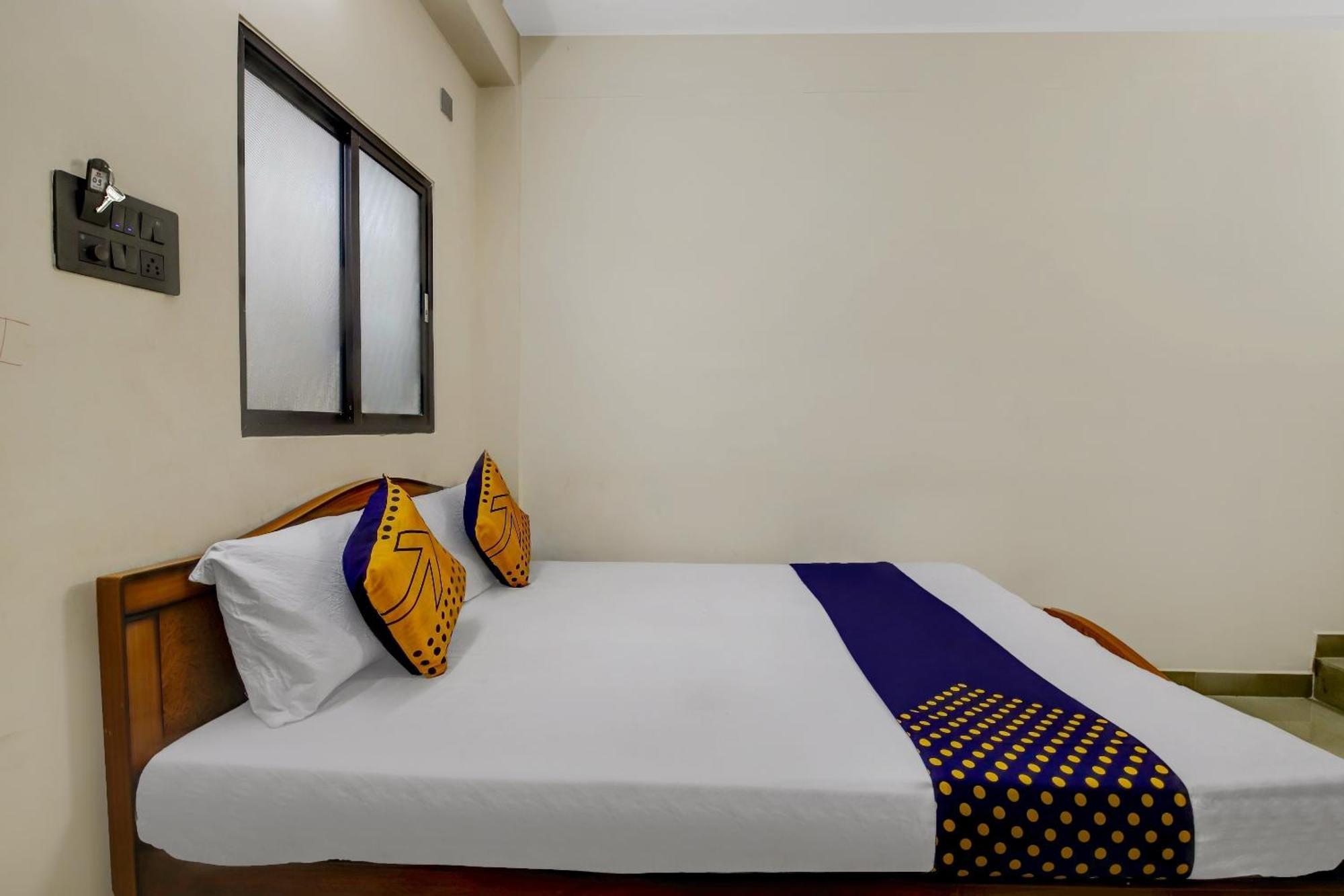 Spot On 73621 Srinivasa Boarding And Lodging Jālahalli Extérieur photo