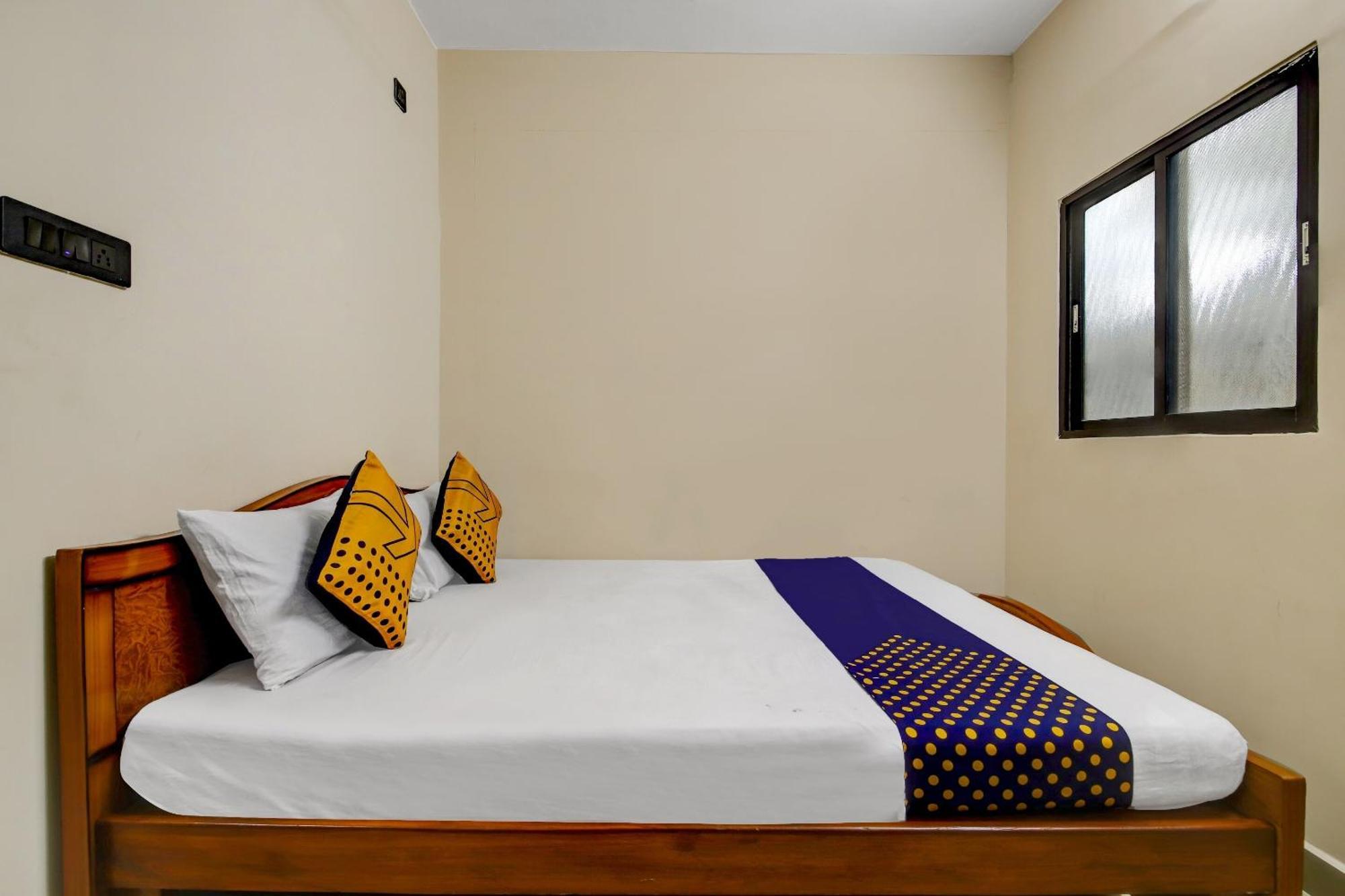 Spot On 73621 Srinivasa Boarding And Lodging Jālahalli Extérieur photo