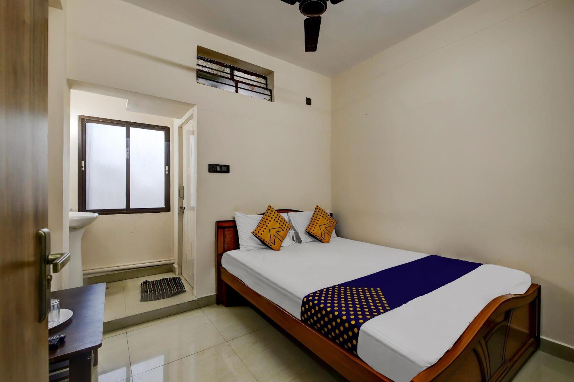 Spot On 73621 Srinivasa Boarding And Lodging Jālahalli Extérieur photo
