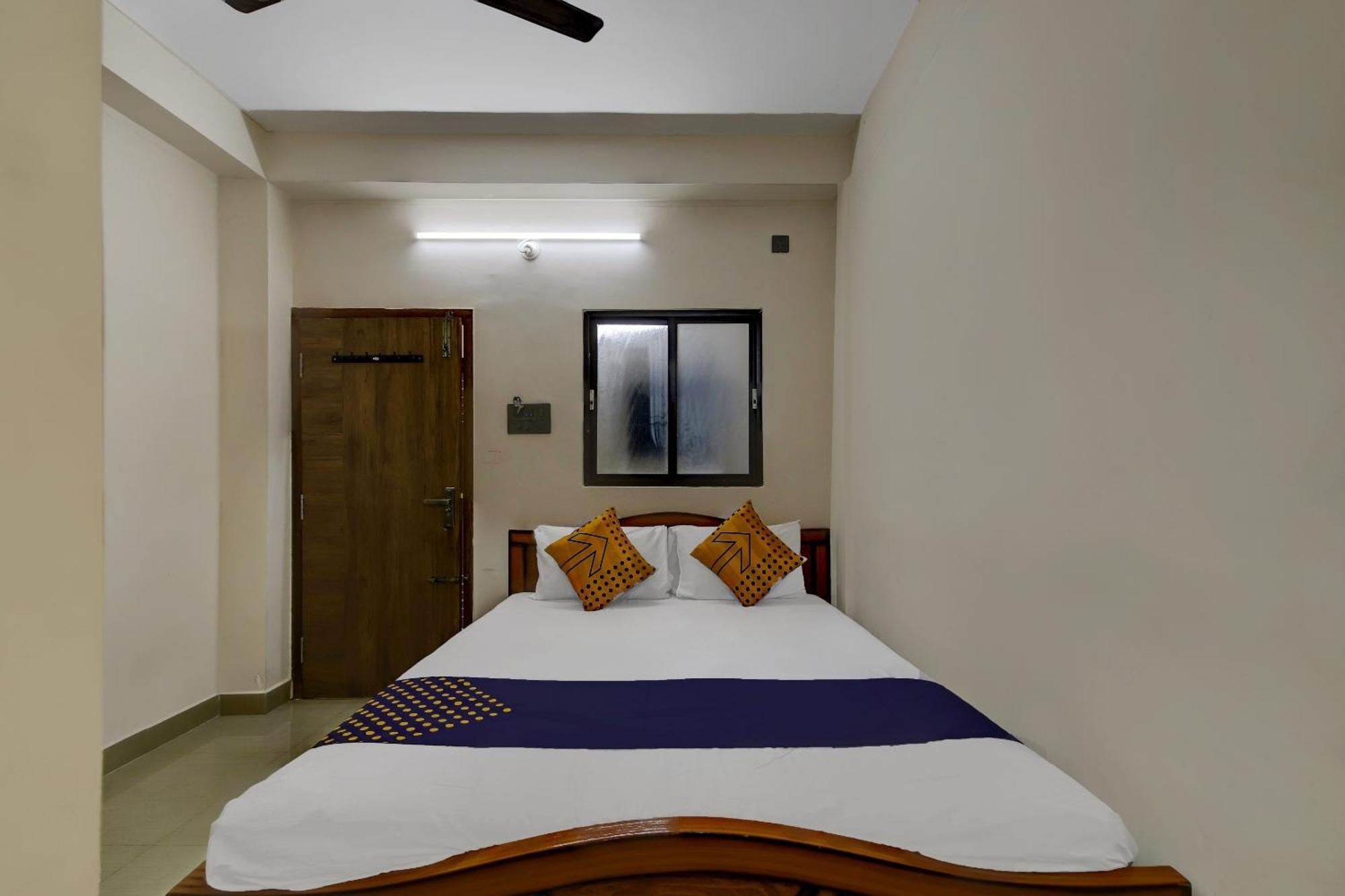Spot On 73621 Srinivasa Boarding And Lodging Jālahalli Extérieur photo